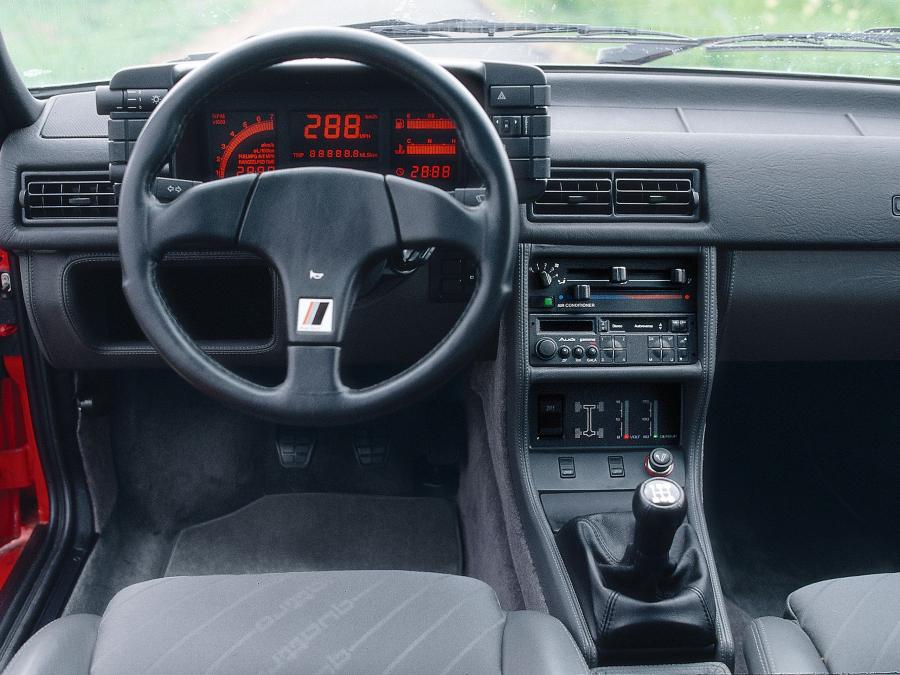 Торпедо Audi Quattro 20V (Typ 85) 1989 года  (фото 4 из 10)